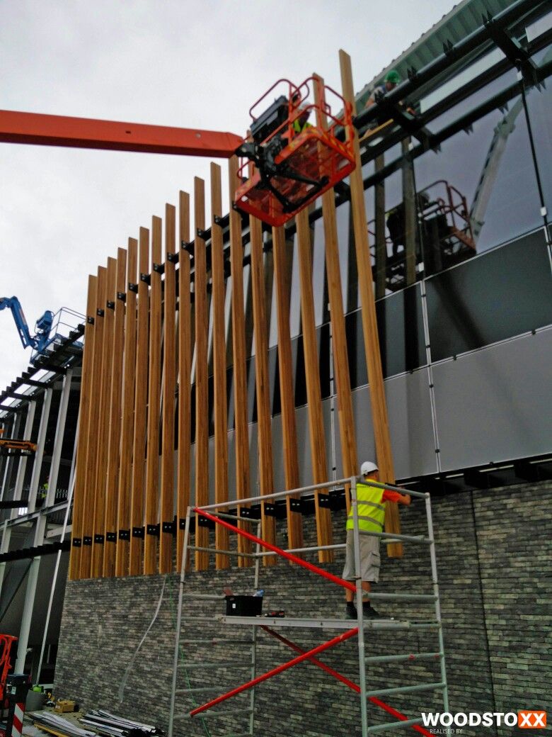 Travaux de pose de lame de bardage en bois sur façade