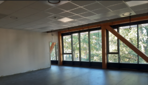 Traitement des bois intérieur contre le feu avec un vernis ignifuge classement B-S1-D0